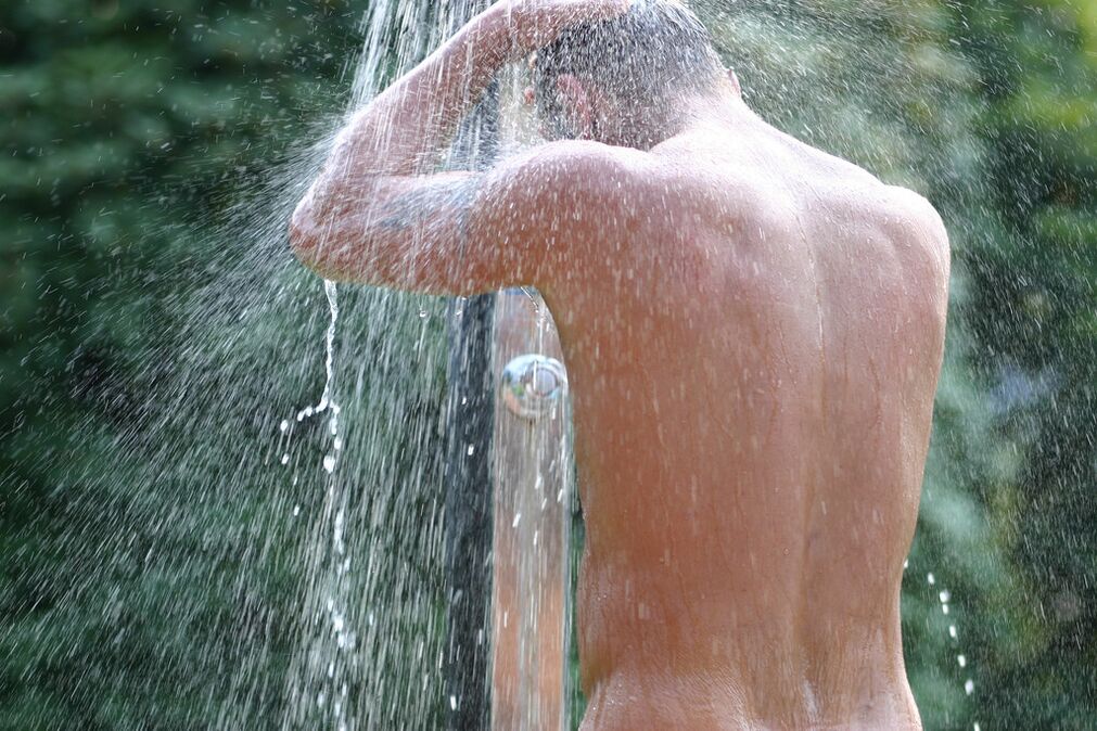 Antes de hacer ejercicio para agrandar el pene, debe tomar una ducha de calentamiento